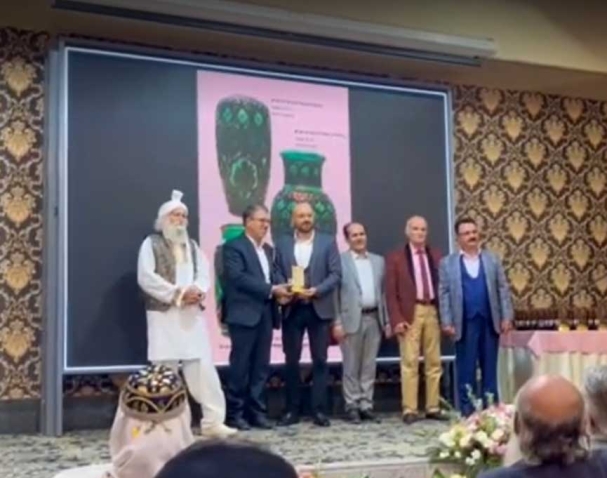 مراسم رونمایی از کتاب برگزیدگان هنر ایران در سال 1402